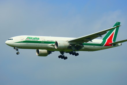 Alitalia, al via l&rsquo;asta per la cessione del brand