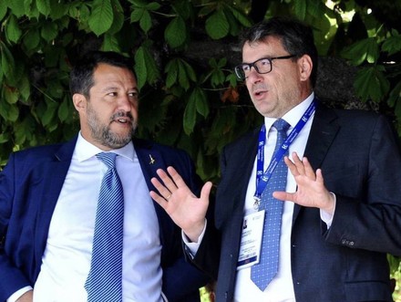 Salvini e Giorgetti, qualcosa ancora vi Lega?
