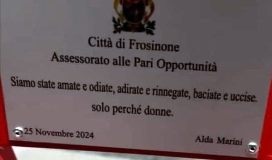 Targa panchina rossa.jpg