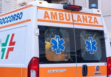 Roma, precipita dalla finestra mentre monta zanzariera e muore