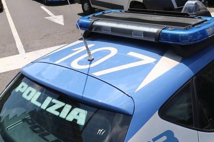 Aggredisce minore e tenta di baciarlo sulla bocca