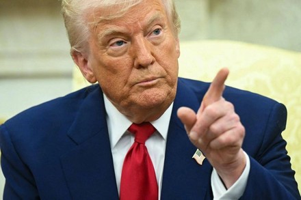 Trump congela dazi per Ue fino al 9 luglio