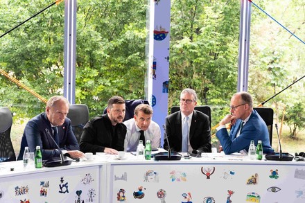 I &lsquo;volenterosi&rsquo; appesi al vivavoce con Trump