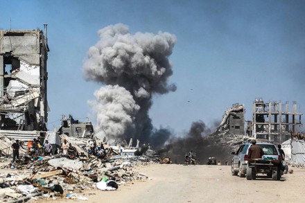 Gaza, media: 7 morti in bombardamento israeliano su ospedale