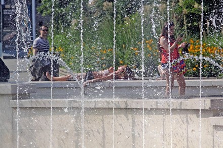Meno caldo dal weekend, ma arrivano violenti temporali e grandine