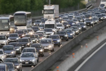 Patenti di guida, in Italia è boom degli stranieri